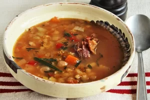 Ciorba de fasole cu afumatura