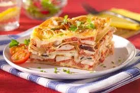Lasagna de pui cu salata de varza